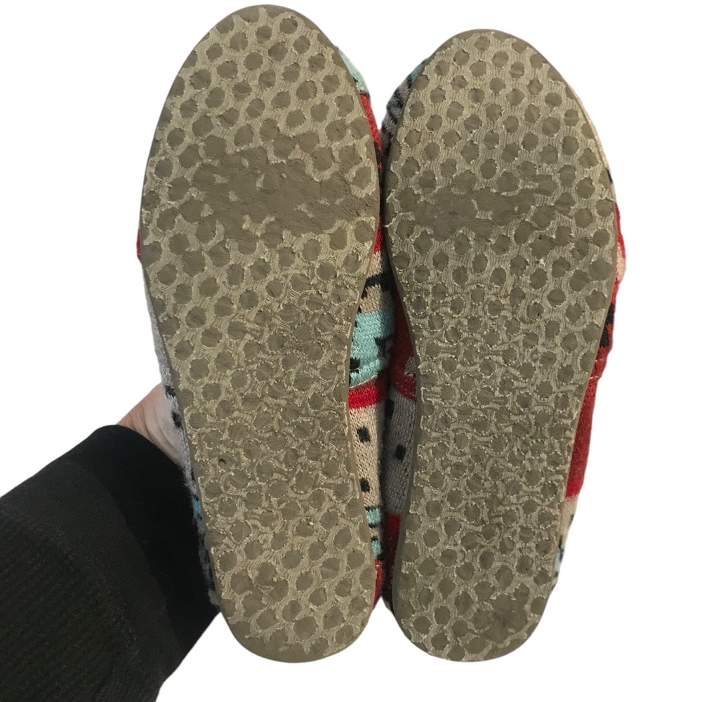 Tom's size 6 Gray Knit Sweater Ethnic Native Navajo Print Shoes Slip On Flats - Picture 2 of 7